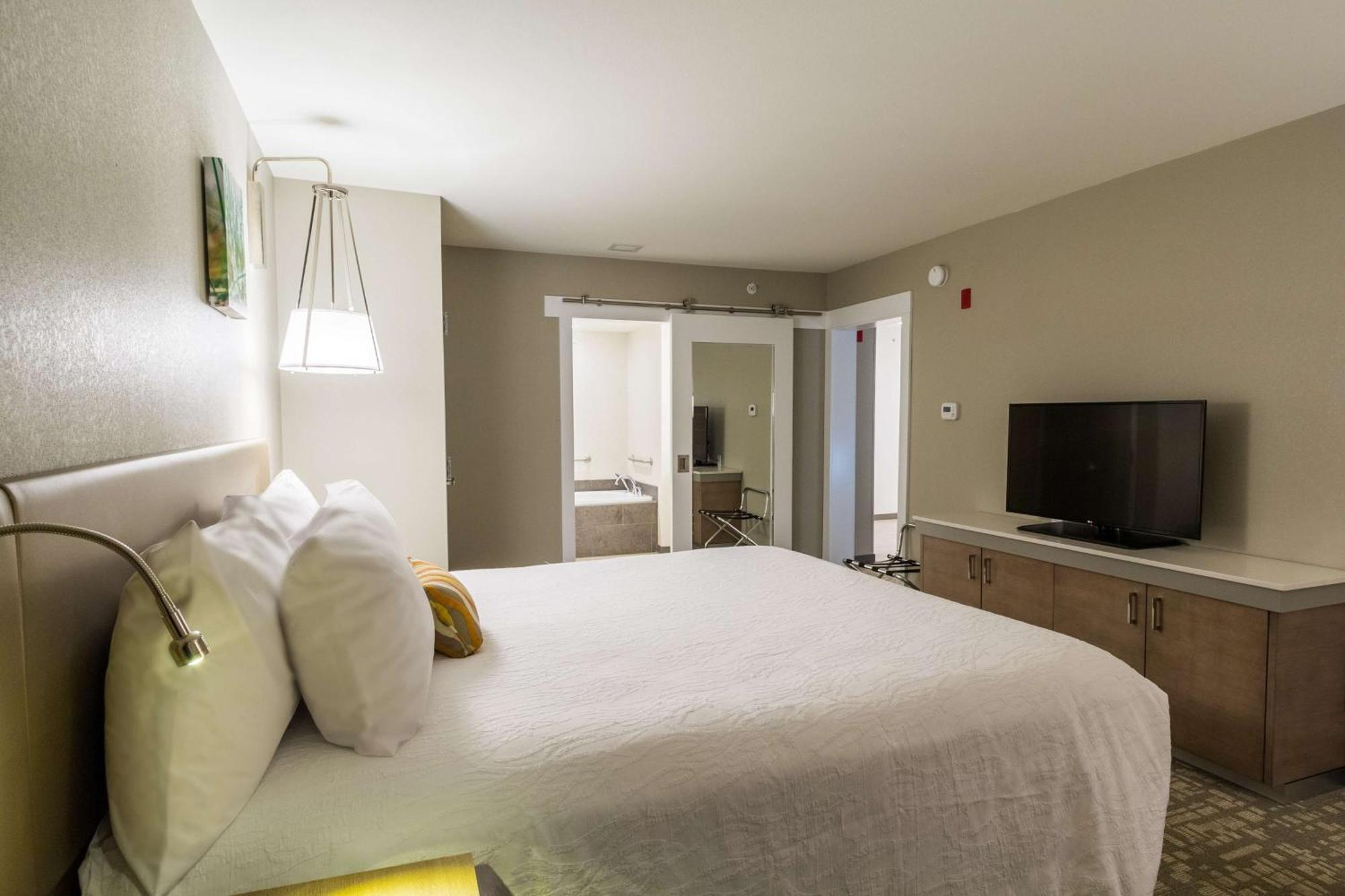 Hilton Garden Inn Салина Екстериор снимка