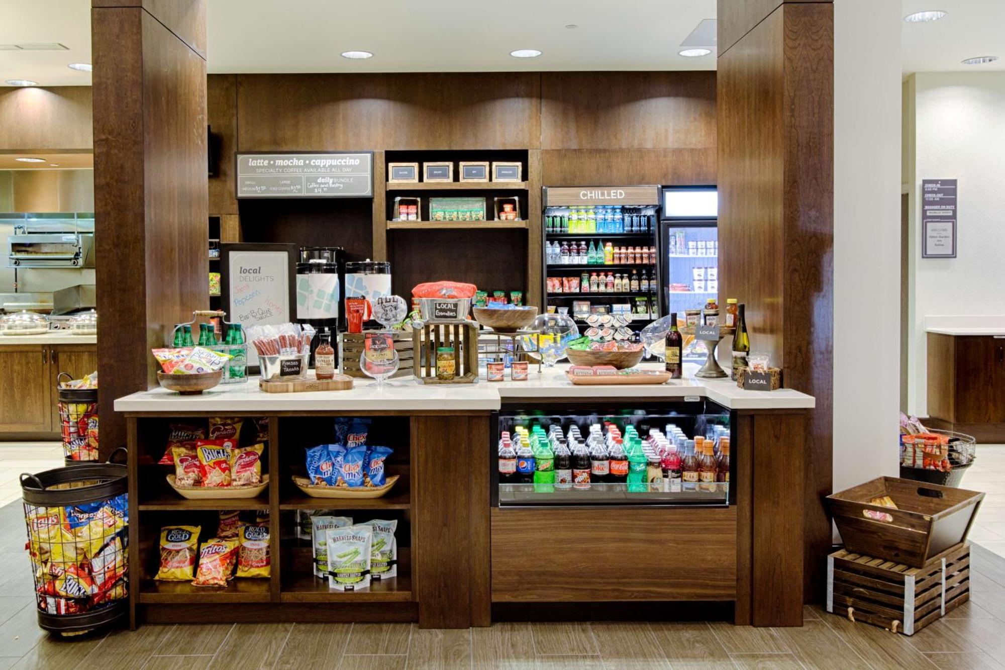 Hilton Garden Inn Салина Екстериор снимка